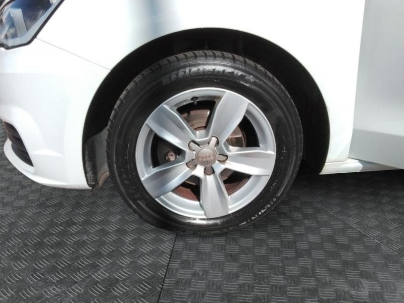 Used AUDI A1 Sportback 1.0 TFSI 95ch ultra 2015 Blanc glacier/Arches+pav Argent fleuret € 12790 in Lesménils