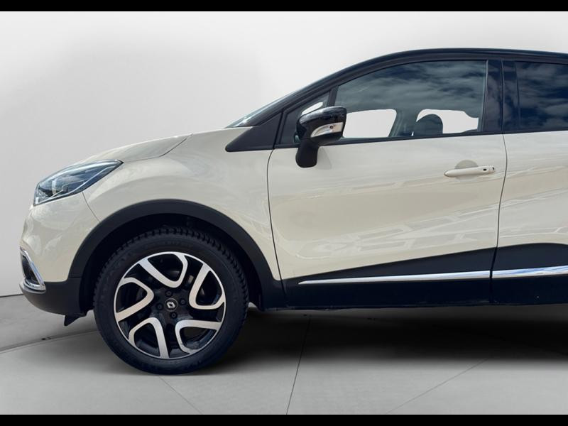 Occasion RENAULT Captur 1.2 TCe 120ch Stop&Start energy Wave Euro6 2016 2016 Blanc nacré / Toit Noir Etoilé 10990 € à Lesménils