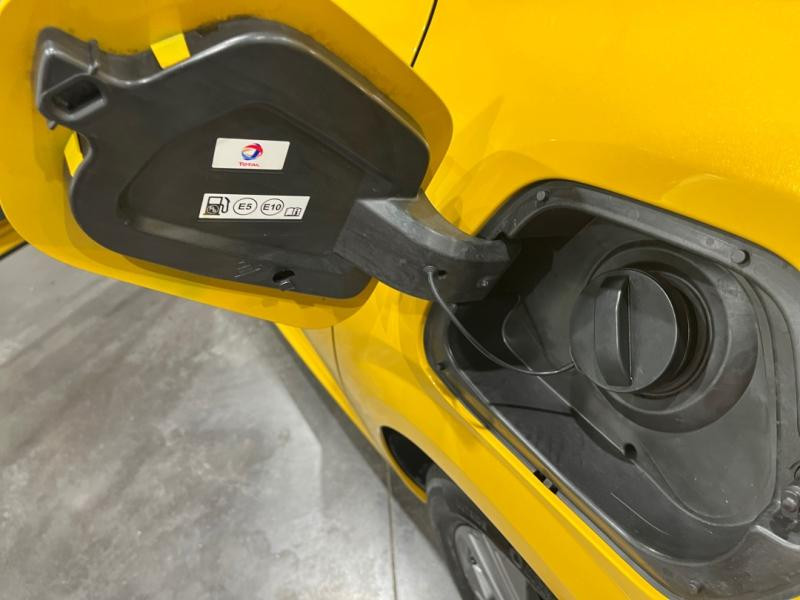 Occasion PEUGEOT 208 1.2 PureTech 100ch S&S Style EAT8 2021 Jaune 13490 € à Lesménils