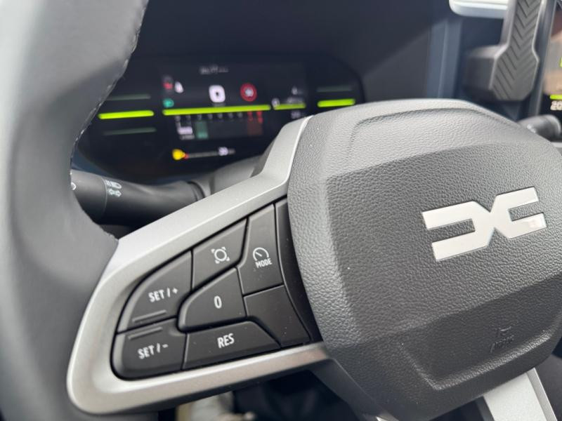 Occasion DACIA Duster 1.2 TCe mild hybrid 130ch Journey 2025 Vert Cèdre métallisé 24490 € à Lesménils