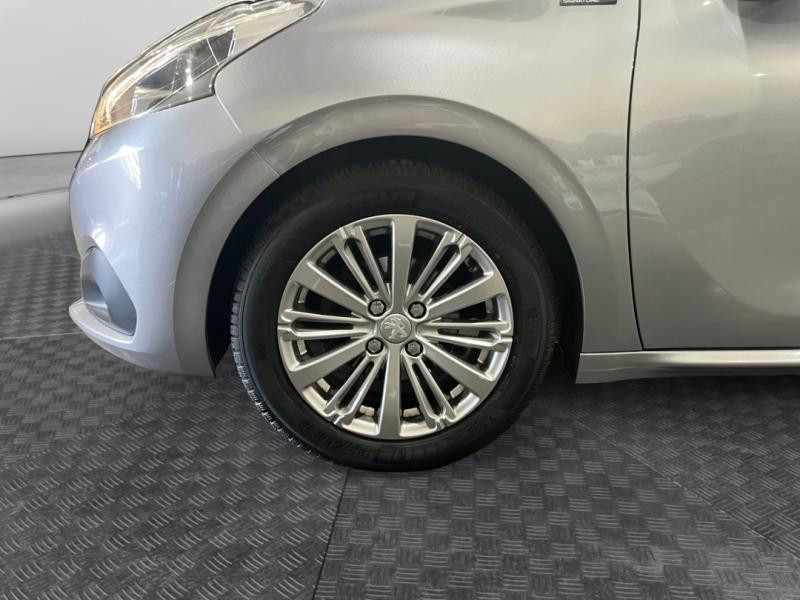 Used PEUGEOT 208 1.5 BlueHDi 100ch E6.c Signature BVM5 86g 5p 2019 Gris Platinium € 9990 in Lesménils