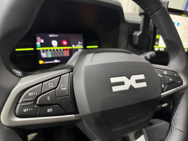 Used DACIA Duster 1.2 TCe mild hybrid 130ch Extreme 2025 Vert Cèdre métallisé € 25490 in Lesménils