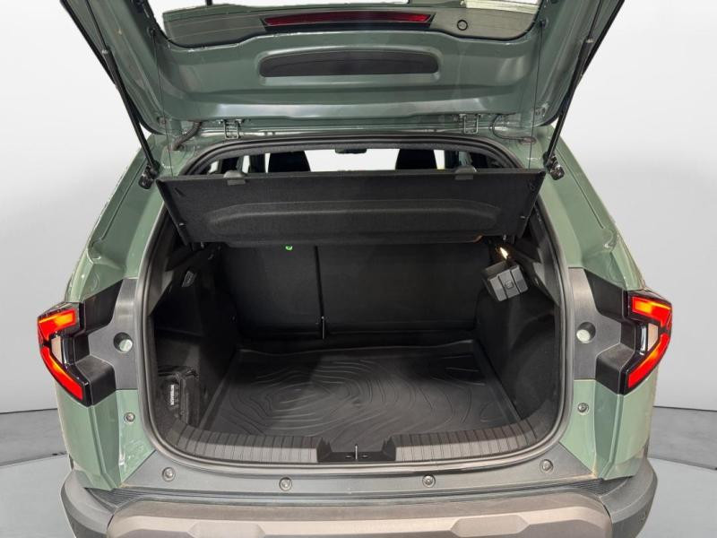 Used DACIA Duster 1.2 TCe mild hybrid 130ch Extreme 2025 Vert Cèdre métallisé € 25490 in Lesménils