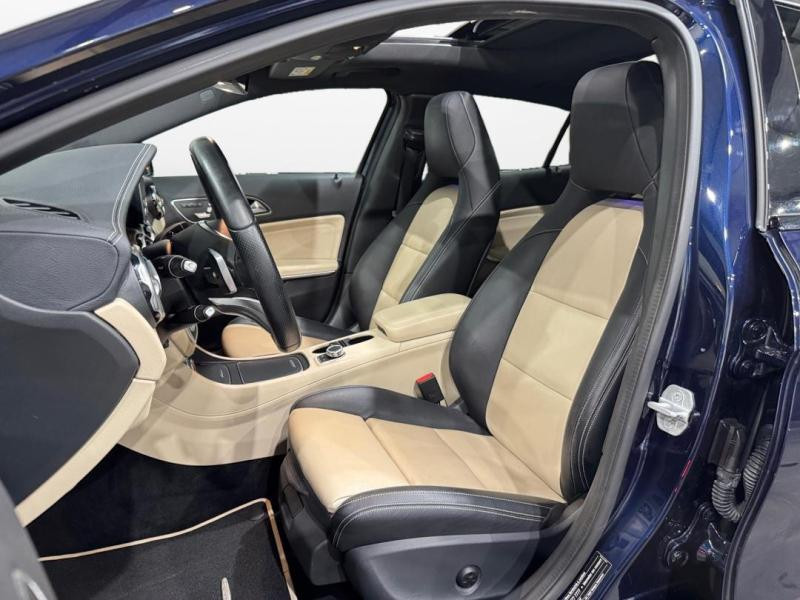 Used MERCEDES-BENZ GLA 220 d Fascination 4Matic 7G-DCT 2017 Bleu des mers du sud € 22990 in Lesménils