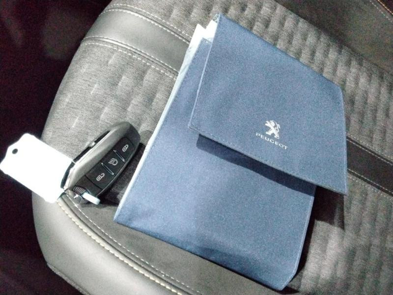 Occasion PEUGEOT 2008 1.2 PureTech 130ch S&S Roadtrip 2021 Blanc Nacré (N) 15490 € à Lesménils