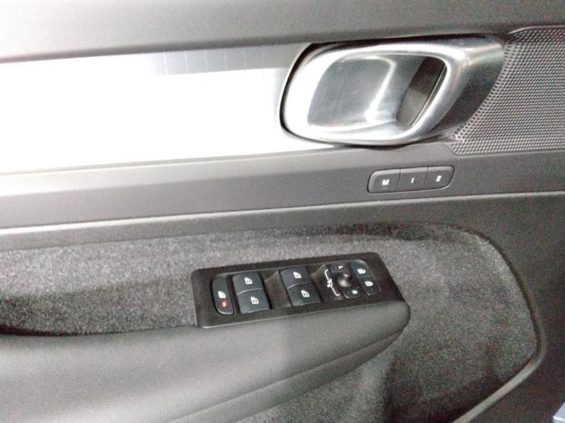 Occasion VOLVO XC40 T4 Recharge 129 + 82ch Business DCT 7 2021 Bleu Denim 27990 € à Lesménils