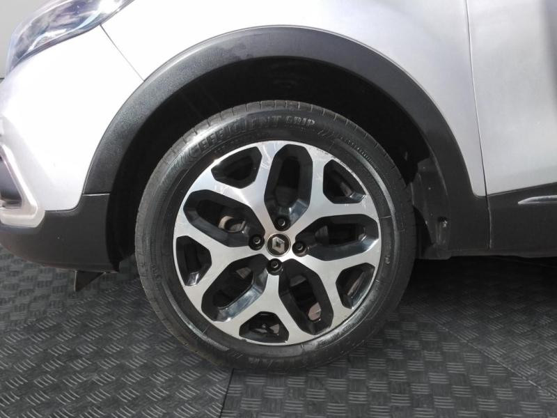 Used RENAULT Captur 0.9 TCe 90ch energy Intens 2017 Gris Cassiopée € 10689 in Lesménils