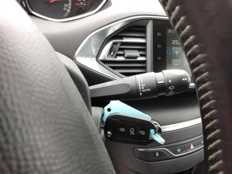 Occasion PEUGEOT 308 1.6 HDi FAP 92ch Active 5p 2014 Gris 9490 € à Lesménils