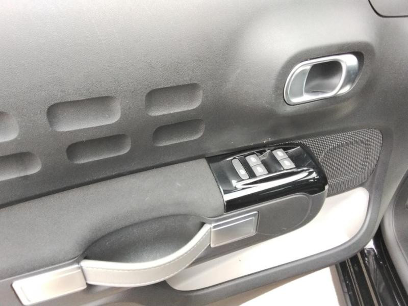 Used CITROEN C3 PureTech 82ch Shine S&S E6.d 2019 Noir Perla Nera - Rouge Aden € 9689 in Lesménils