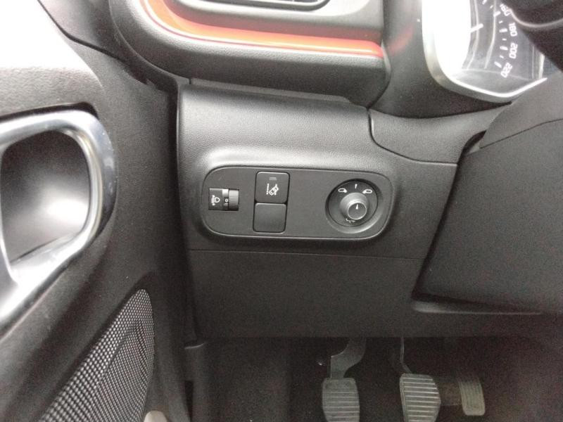 Used CITROEN C3 PureTech 82ch Shine S&S E6.d 2019 Noir Perla Nera - Rouge Aden € 9689 in Lesménils