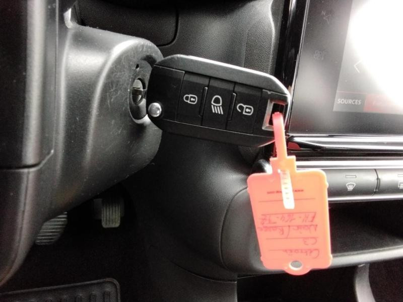 Used CITROEN C3 PureTech 82ch Shine S&S E6.d 2019 Noir Perla Nera - Rouge Aden € 9689 in Lesménils