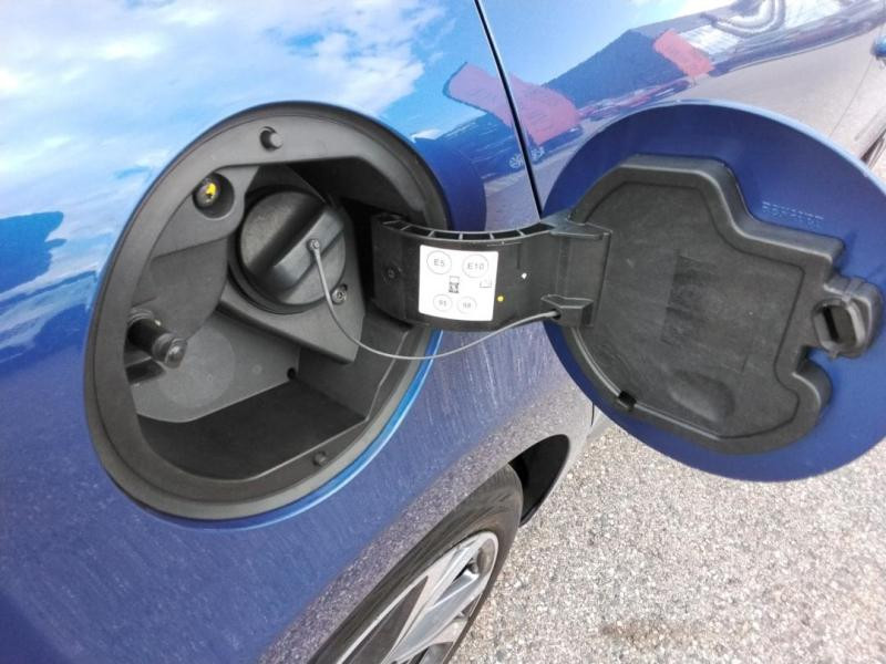 Occasion RENAULT Clio 1.3 TCe 130ch FAP RS Line EDC 2019 Bleu Iron 17249 € à Lesménils