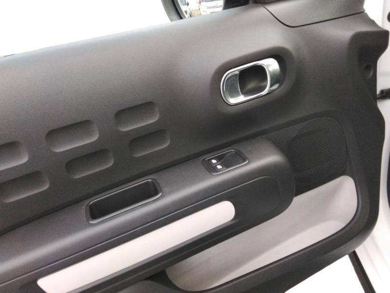 Used CITROEN C3 PureTech 82ch Graphic S&S E6.d 2019 Blanc Banquise - Noir Onyx € 8990 in Lesménils