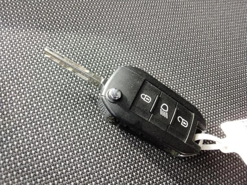 Used CITROEN C3 PureTech 82ch Graphic S&S E6.d 2019 Blanc Banquise - Noir Onyx € 8990 in Lesménils