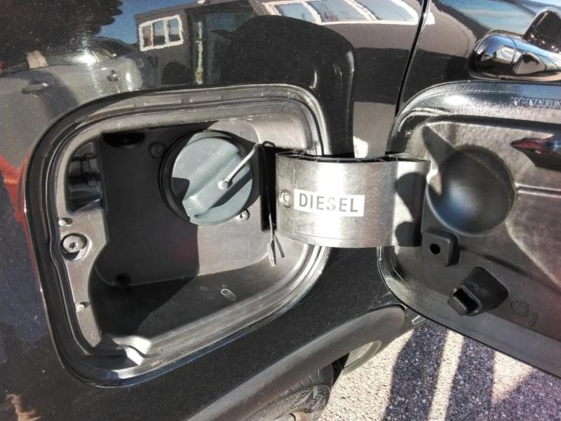 Used RENAULT Captur 1.5 dCi 90ch Stop&Start energy Business Eco² 2015 Noir Etoilé € 10789 in Lesménils