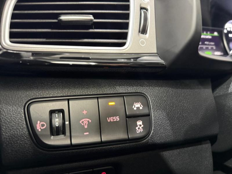 Occasion KIA Niro 1.6 GDi 105ch ISG + Plug-In 60.5ch Design DCT6 2017 Blanc Celeste 15290 € à Lesménils