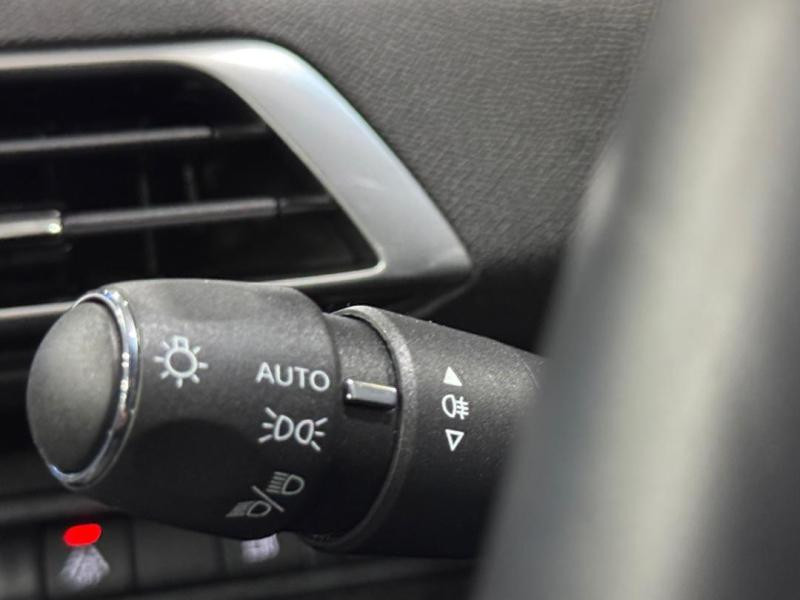 Used PEUGEOT 3008 HYBRID 225ch Roadtrip e-EAT8 2023 Gris Artense (M) € 25990 in Lesménils
