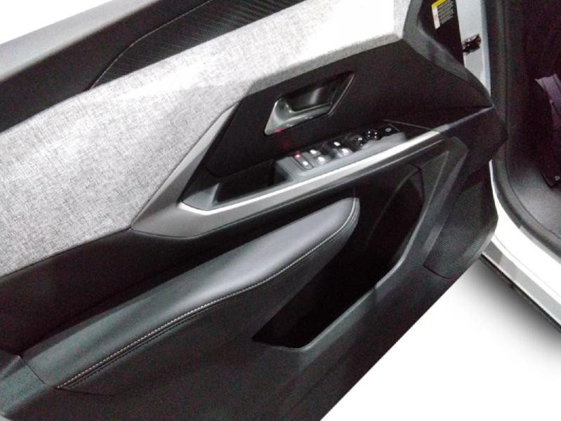 Used PEUGEOT 3008 1.2 Hybrid 136ch Allure e-DCS6 2024 Blanc Okénite (M) € 30690 in Lesménils