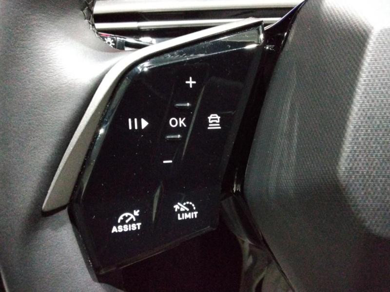 Used PEUGEOT 3008 1.2 Hybrid 136ch Allure e-DCS6 2024 Blanc Okénite (M) € 30690 in Lesménils
