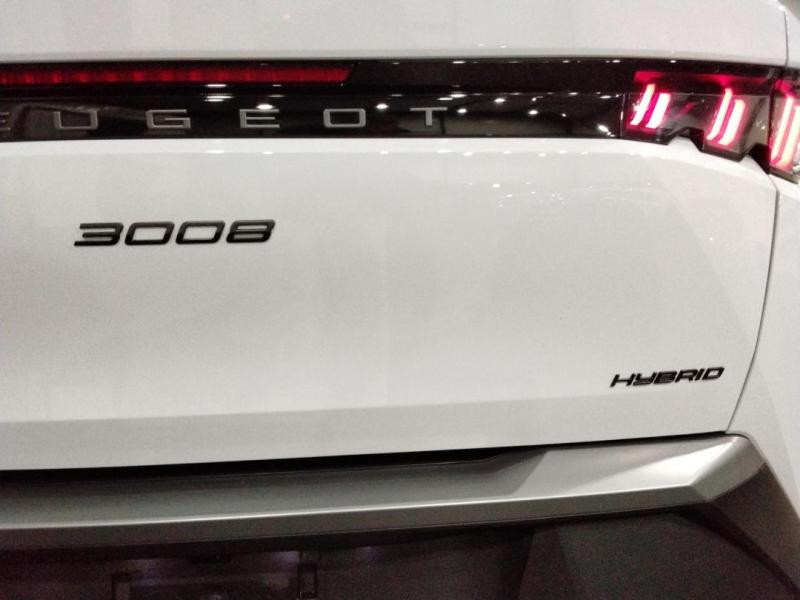 Used PEUGEOT 3008 1.2 Hybrid 136ch Allure e-DCS6 2024 Blanc Okénite (M) € 30690 in Lesménils