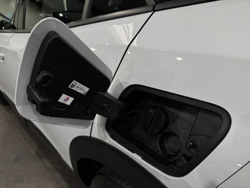 Used PEUGEOT 2008 1.2 PureTech 100ch S&S Active 2024 Blanc Okénite (M) € 16370 in Lesménils