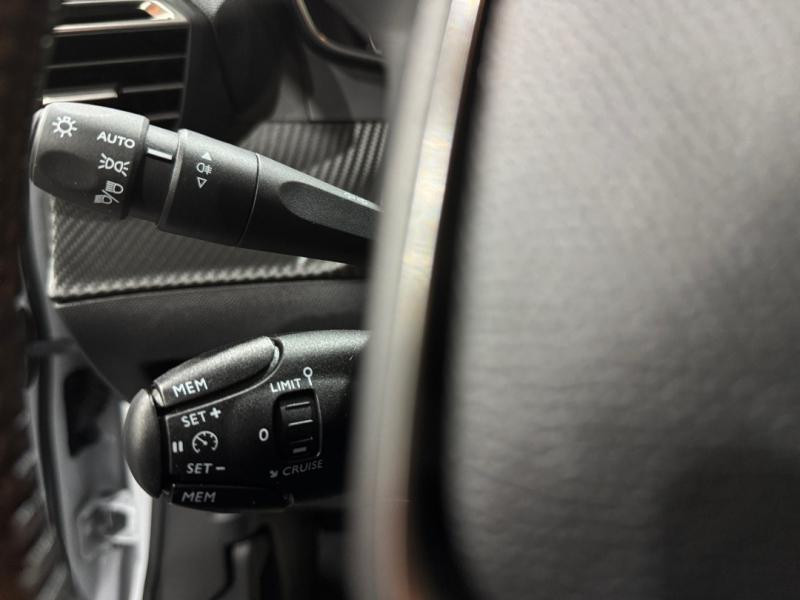 Used PEUGEOT 2008 1.2 PureTech 100ch S&S Active 2024 Blanc Okénite (M) € 16370 in Lesménils
