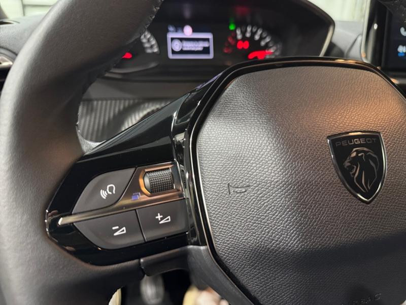 Used PEUGEOT 2008 1.2 PureTech 100ch S&S Active 2024 Blanc Okénite (M) € 16370 in Lesménils