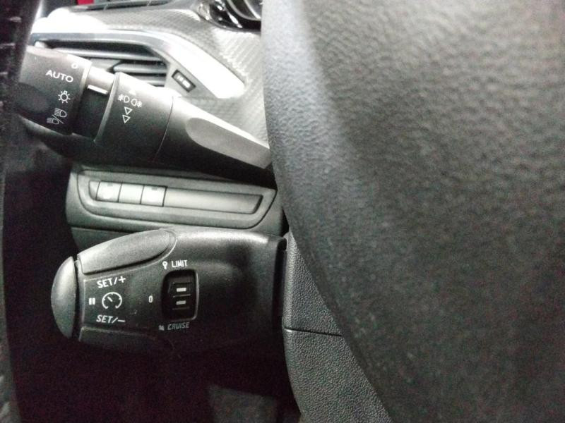 Occasion PEUGEOT 2008 1.5 BlueHDi 100ch E6.c Signature S&S BVM5 86g 2019 Rouge Ultimate 12490 € à Lesménils