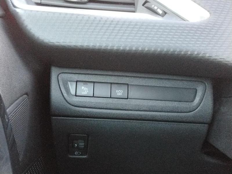 Occasion PEUGEOT 2008 1.5 BlueHDi 100ch E6.c Signature S&S BVM5 86g 2019 Rouge Ultimate 12490 € à Lesménils