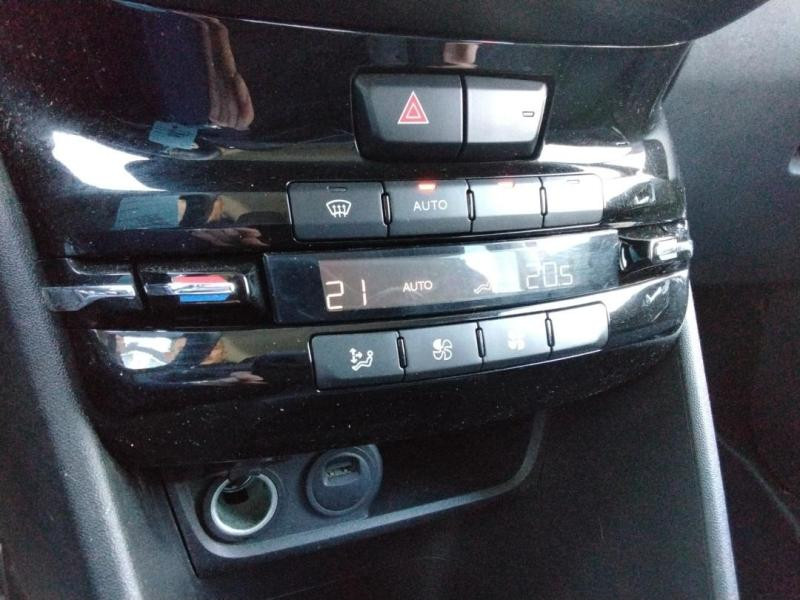 Occasion PEUGEOT 2008 1.5 BlueHDi 100ch E6.c Signature S&S BVM5 86g 2019 Rouge Ultimate 12490 € à Lesménils