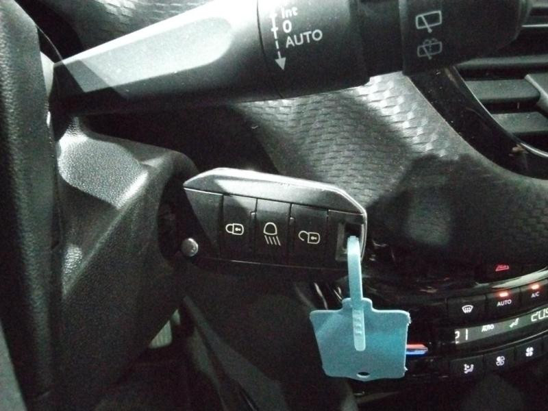 Occasion PEUGEOT 2008 1.5 BlueHDi 100ch E6.c Signature S&S BVM5 86g 2019 Rouge Ultimate 12490 € à Lesménils