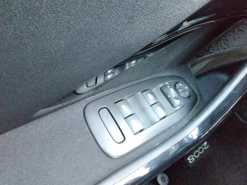 Occasion PEUGEOT 2008 1.5 BlueHDi 100ch E6.c Signature S&S BVM5 86g 2019 Rouge Ultimate 12490 € à Lesménils