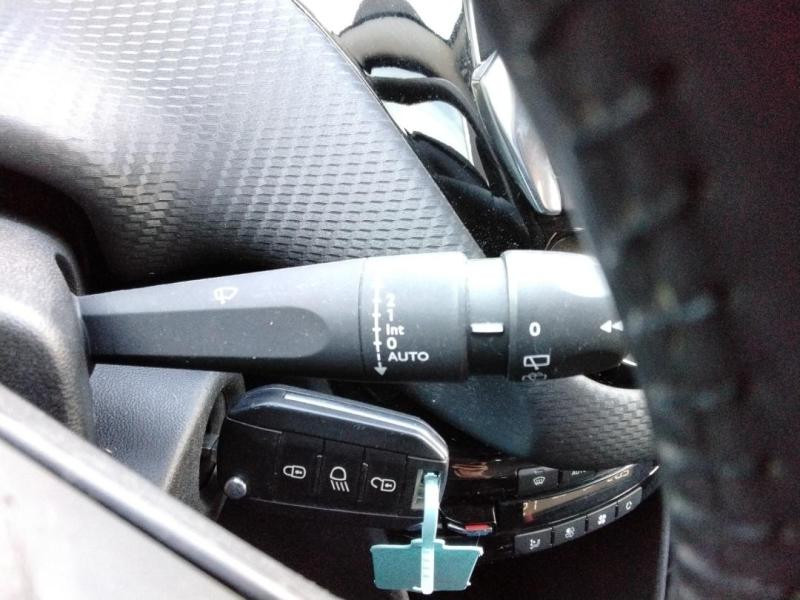 Occasion PEUGEOT 2008 1.5 BlueHDi 100ch E6.c Signature S&S BVM5 86g 2019 Rouge Ultimate 12490 € à Lesménils