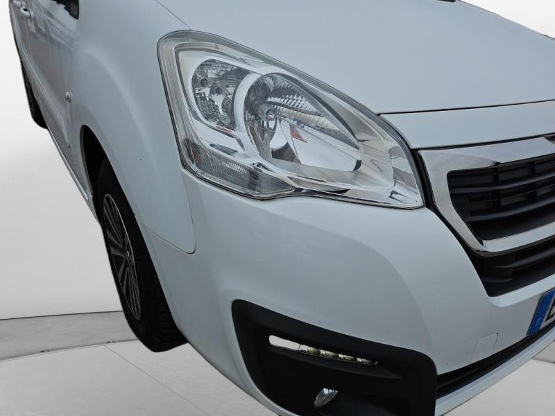 Used PEUGEOT Partner Tepee 1.2 PureTech Active S&S 2018 Blanc Banquise € 12990 in Lesménils