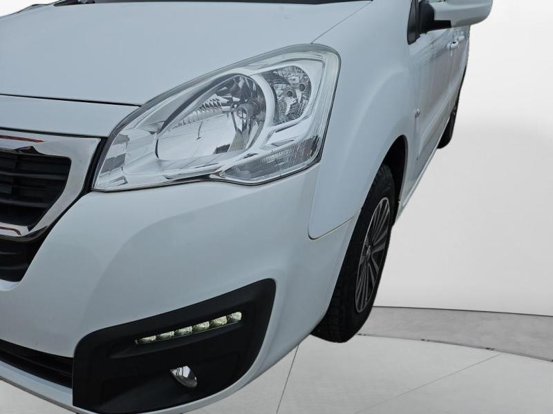Used PEUGEOT Partner Tepee 1.2 PureTech Active S&S 2018 Blanc Banquise € 12990 in Lesménils
