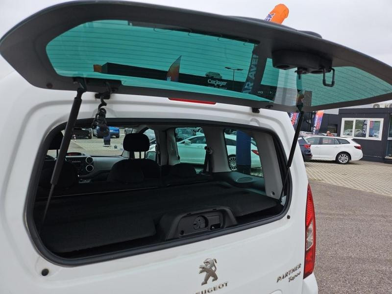 Used PEUGEOT Partner Tepee 1.2 PureTech Active S&S 2018 Blanc Banquise € 12990 in Lesménils