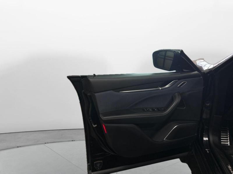 Occasion MASERATI Levante 3.0 V6 350ch Q4 270g 2018 Noir 38990 € à Lesménils