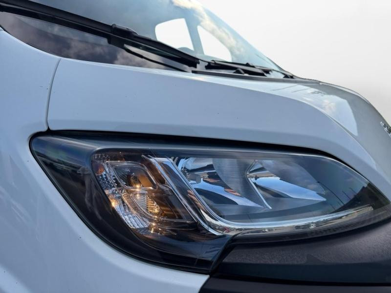 Occasion PEUGEOT Boxer Fg 330 L1H1 2.2 BlueHDi S&S 120ch Premium 2021 Blanc Banquise 14990 € à Lesménils