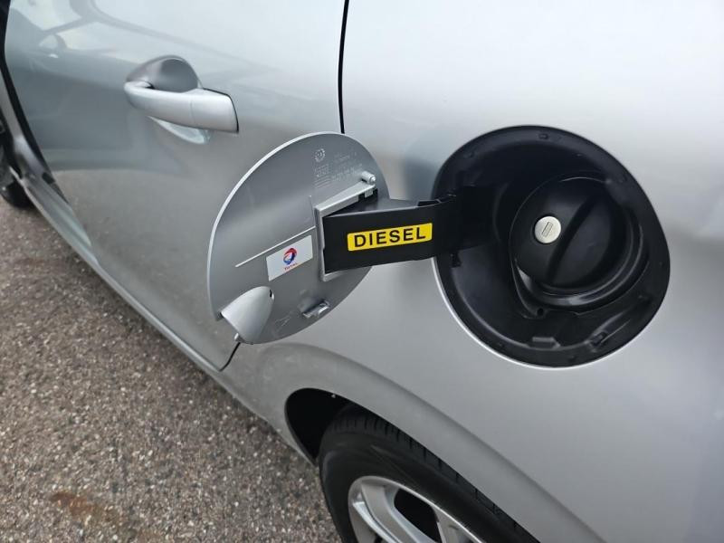 Occasion PEUGEOT 208 1.6 BlueHDi 75ch Active 5p 2015 Gris Aluminium 7990 € à Lesménils