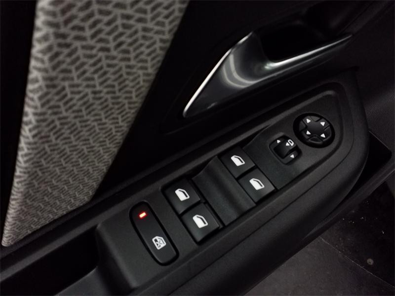 Used CITROEN C4 1.2 PureTech 130ch S&S PLUS 2024 Gris Platinium (M) - Toit Noir Perla € 15740 in Lesménils