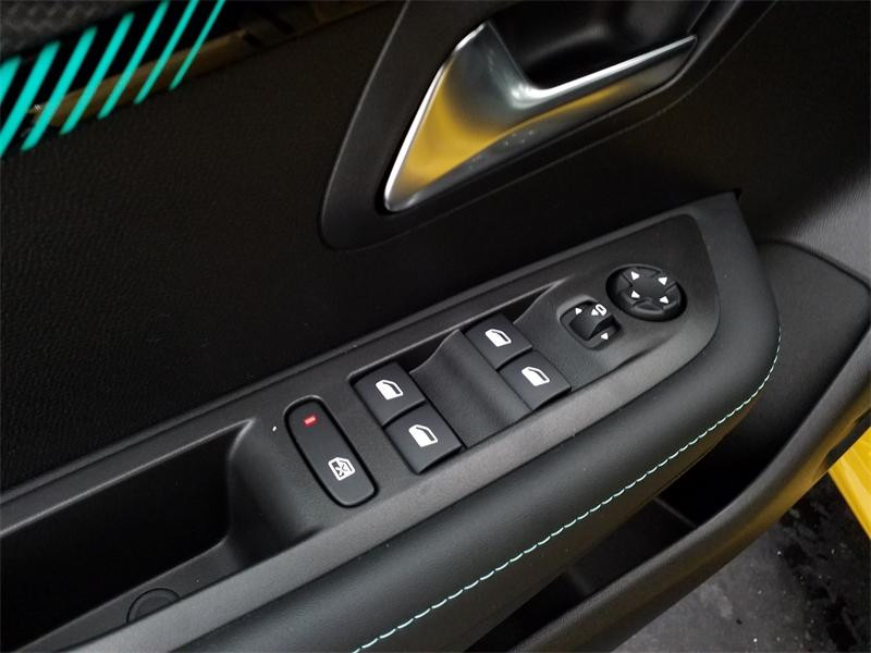 Occasion PEUGEOT 208 1.2 PureTech 100ch S&S Allure 2022 Jaune 12990 € à Lesménils