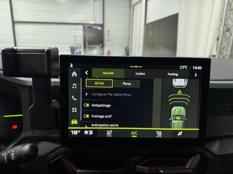 Used DACIA Duster 1.2 TCe mild hybrid 130ch Extreme 2025 Vert Cèdre métallisé € 25440 in Lesménils