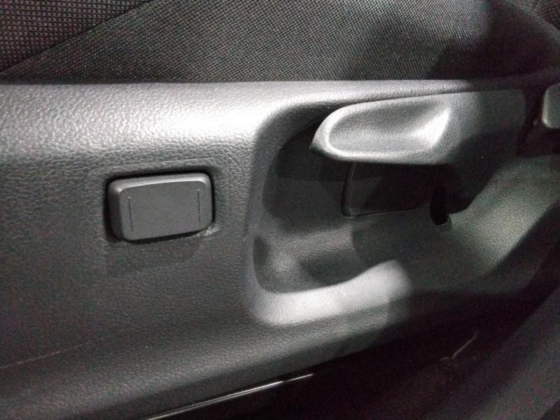 Used TOYOTA C-HR 1.8 140ch Design NG23 2024 Bleu Persan métallisé € 27470 in Lesménils