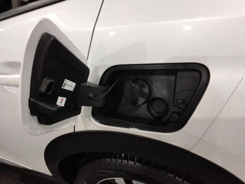 Used PEUGEOT 2008 1.2 PureTech 130ch S&S Roadtrip 2021 Blanc Nacré (N) € 15480 in Lesménils