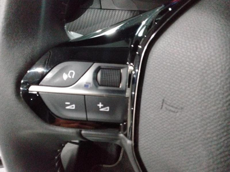 Used PEUGEOT 2008 1.2 PureTech 130ch S&S Roadtrip 2021 Blanc Nacré (N) € 15480 in Lesménils