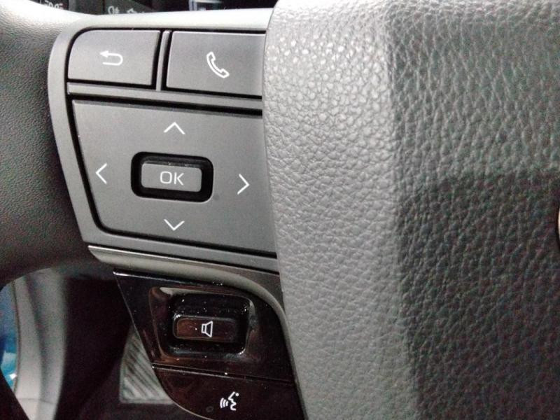 Used TOYOTA C-HR 1.8 140ch Design NG23 2024 Bleu Persan métallisé € 27470 in Lesménils