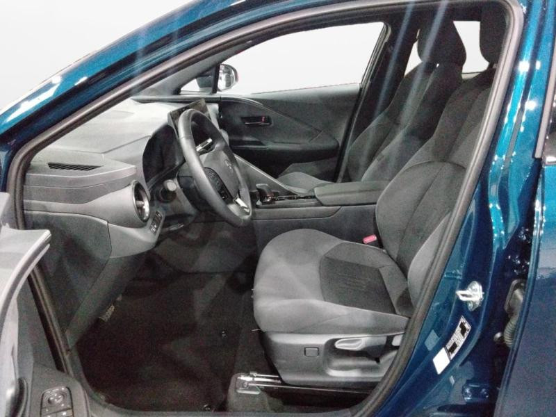 Used TOYOTA C-HR 1.8 140ch Design NG23 2024 Bleu Persan métallisé € 27470 in Lesménils