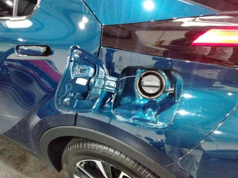 Used TOYOTA C-HR 1.8 140ch Design NG23 2024 Bleu Persan métallisé € 27470 in Lesménils