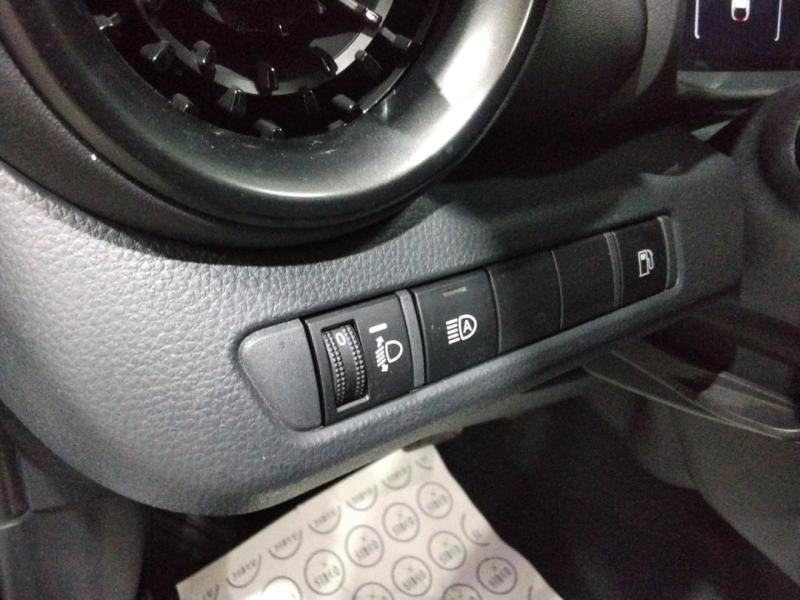 Used TOYOTA C-HR 1.8 140ch Design NG23 2024 Bleu Persan métallisé € 27470 in Lesménils