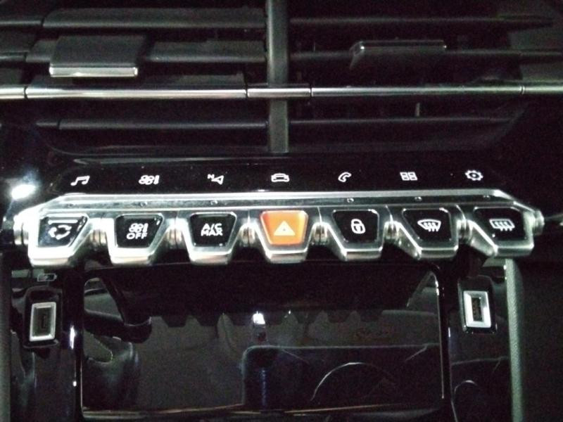 Used PEUGEOT 2008 1.2 PureTech 130ch S&S Roadtrip 2021 Blanc Nacré (N) € 15480 in Lesménils